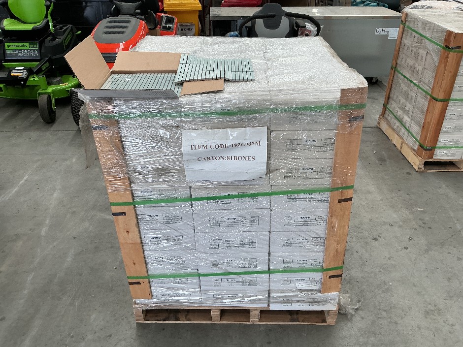 <p>1 x Pallet Green Stripe tiles</p>