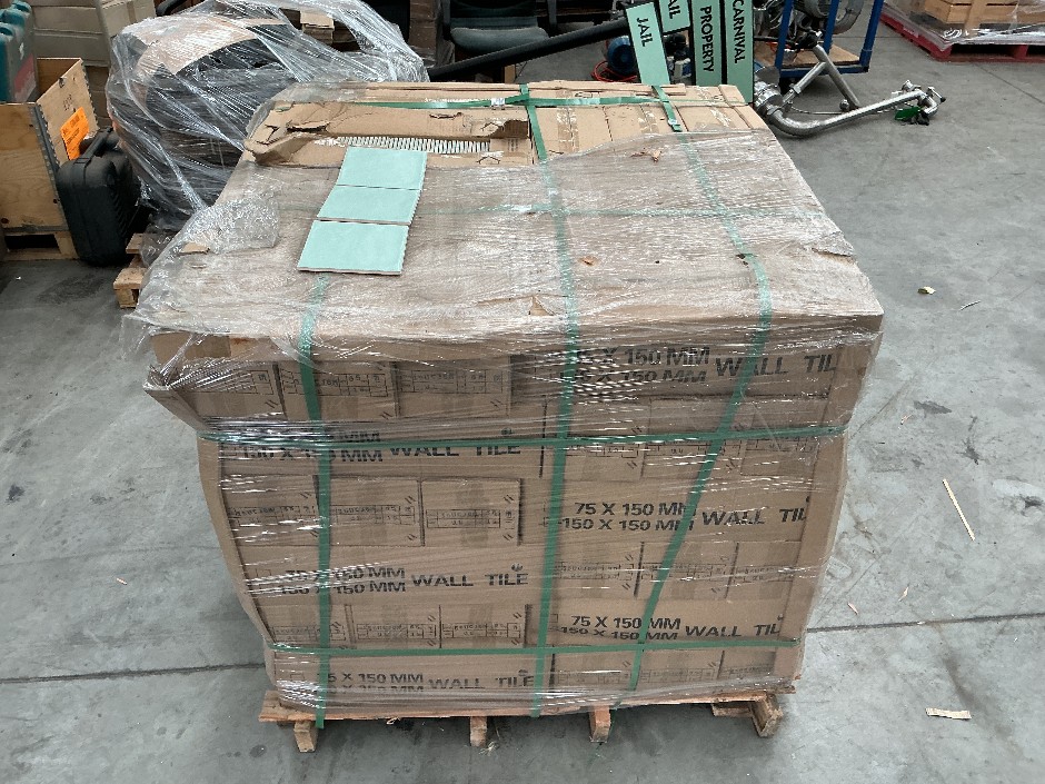 0030-23500560 · 1 x Pallet Green Wall Tiles