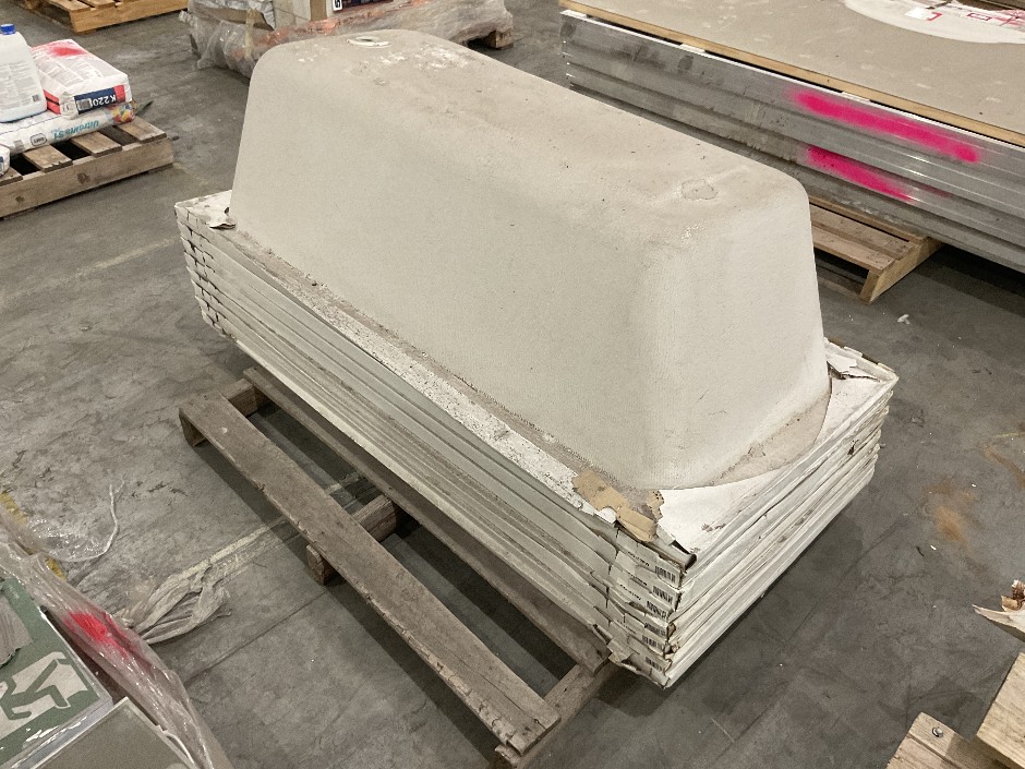Pallet of 8x Bath Tubs