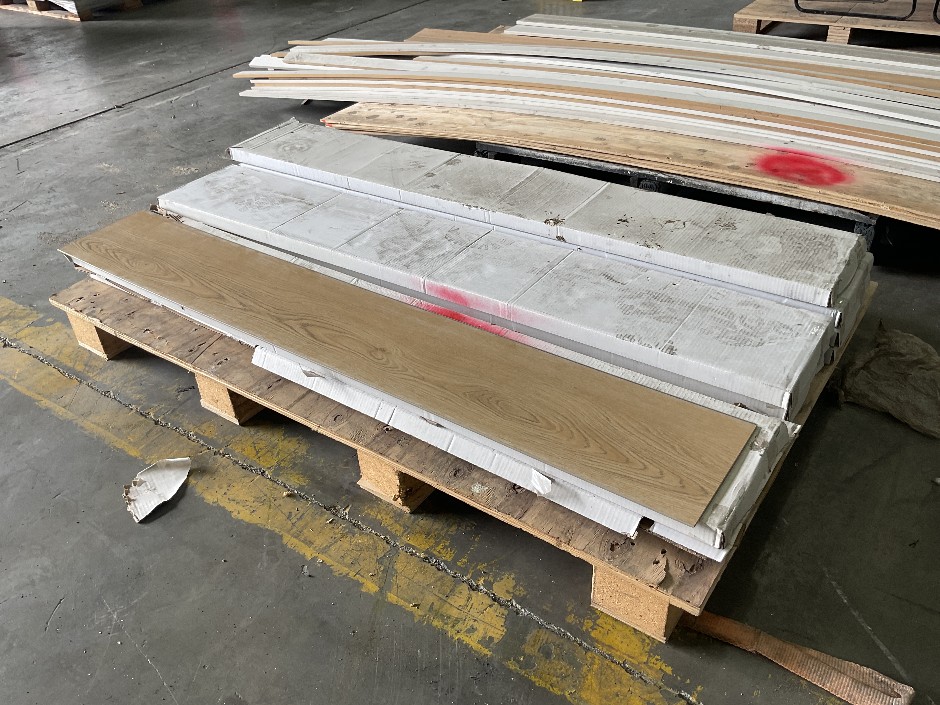 <p>Pallet of Laminate Flooring Planks</p>