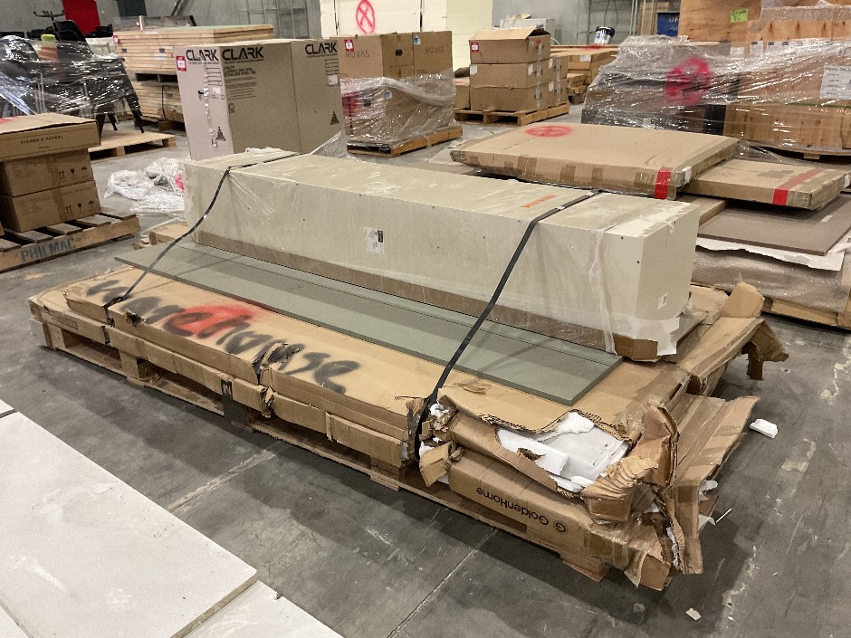 <p>Pallet of Assorted Items</p>