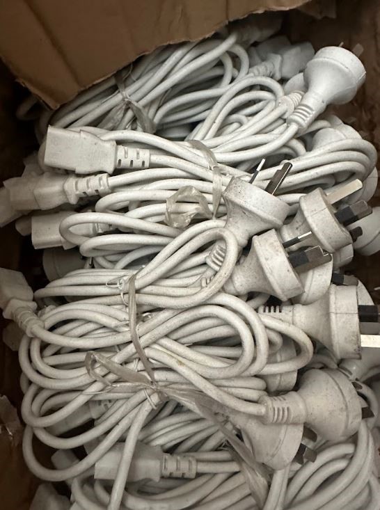 CLOSING DOWN SALE: Large Quantity of Computer Cable