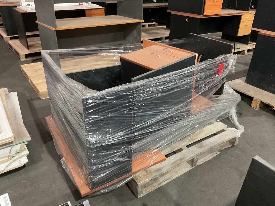 <p>Timber Laminate Desk with Return</p>