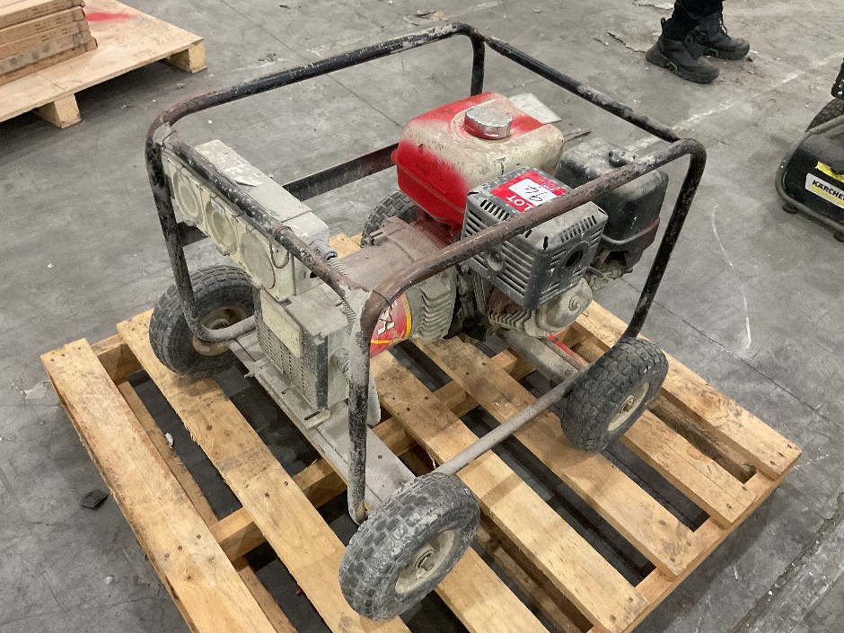 <p>Gentech Petrol Generator</p>