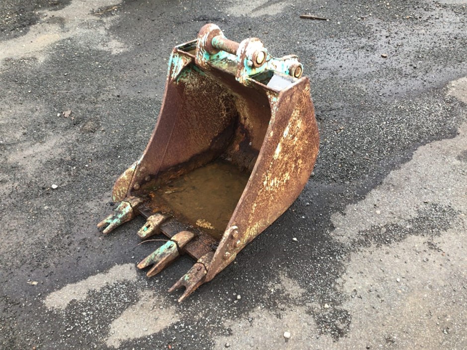 Excavator Bucket Attachment With Teeth