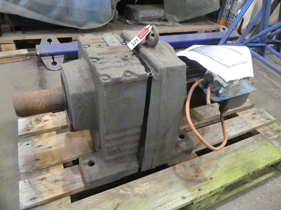 <p>Sew Eurodrive Motor & Reduction Gearbox Assembly</p>