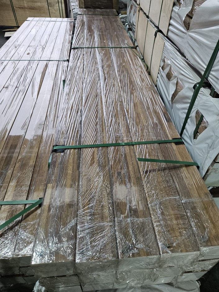 <p>Merbau FJL Post 115x115 at 3.6m</p>