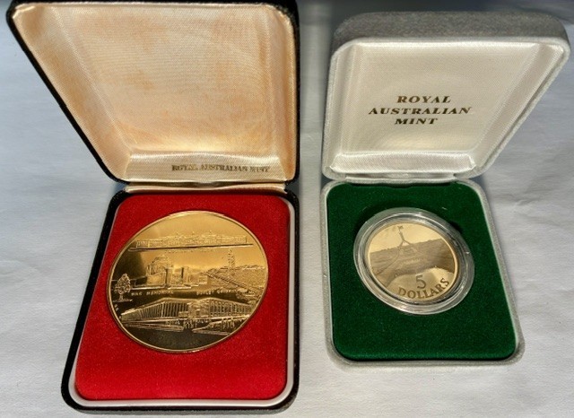 Australia: Canberra Landscapes Medallion and $5 Coin in Cases
