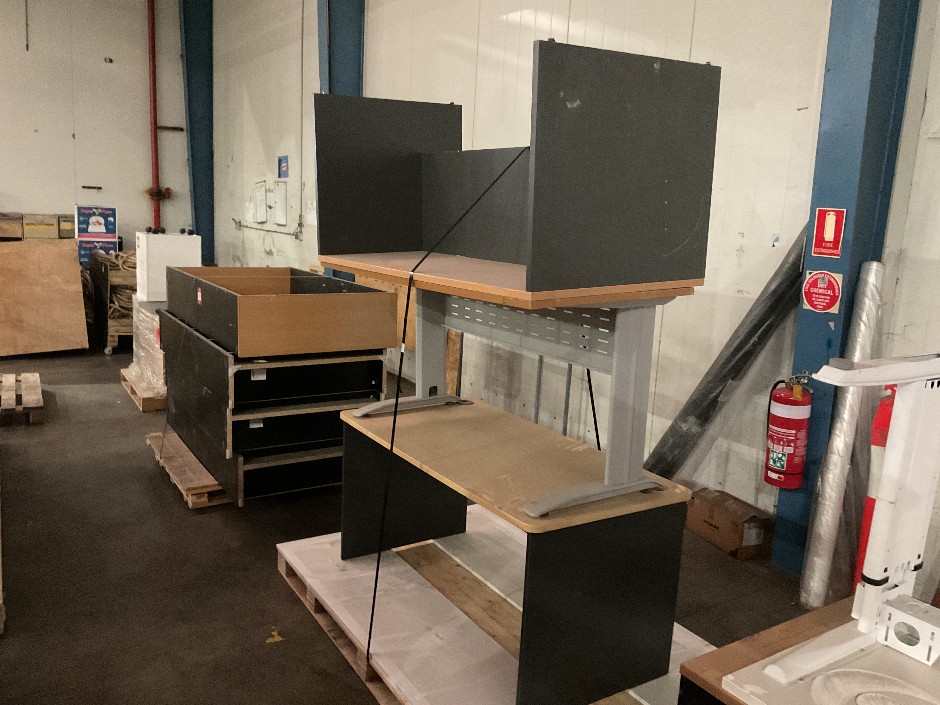 3x Assorted Desks
