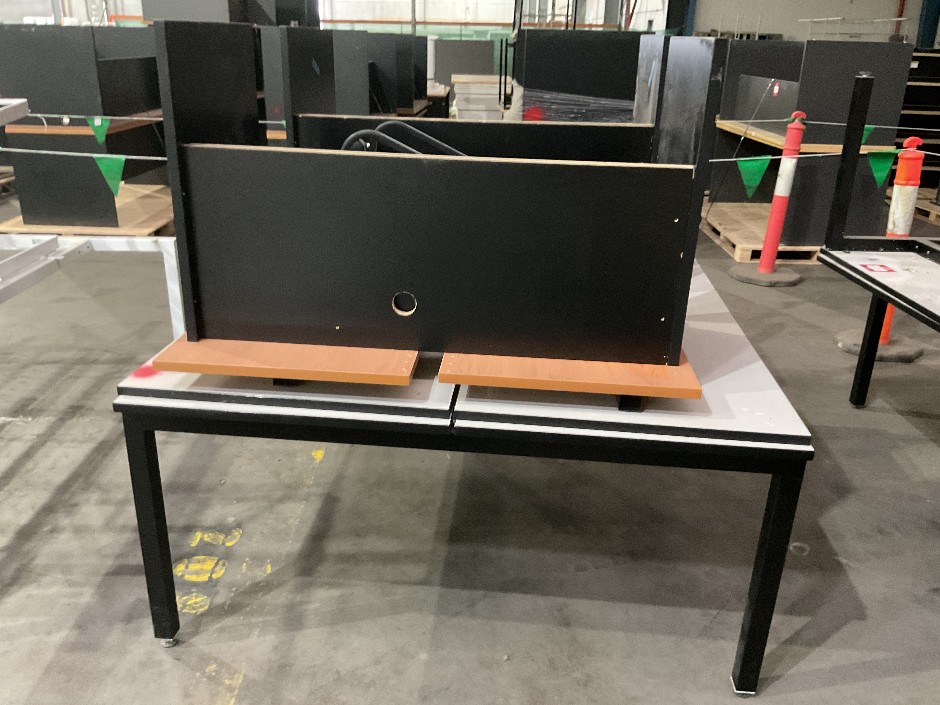 4x Workdesks - Interconnected