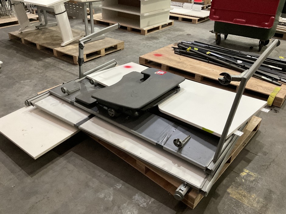 <p>2x Unassemble Desks</p>