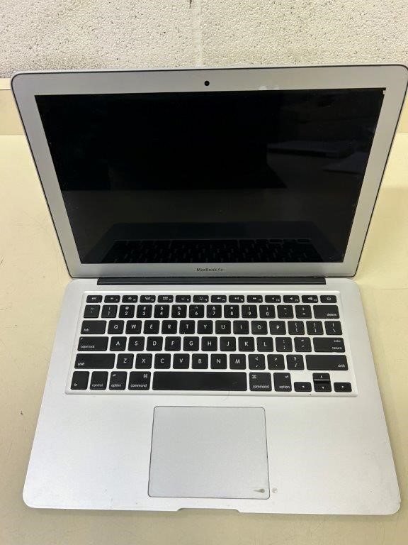 Apple A1466 EMC 3178 MacBook Air 13.3 Inch Notebook