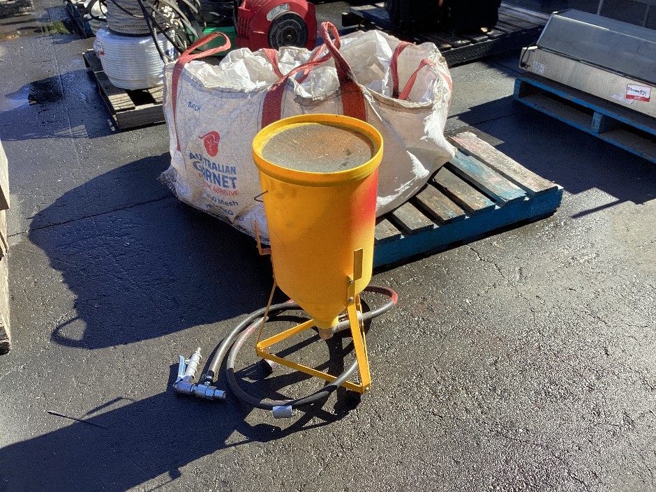 Portable Sandblaster and Garnet