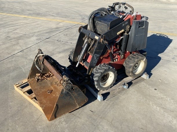 <p>Toro 320D Mini Loader</p>