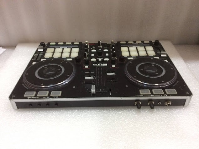 Vestax VCI-380 USB MIDI and Audio Controller
