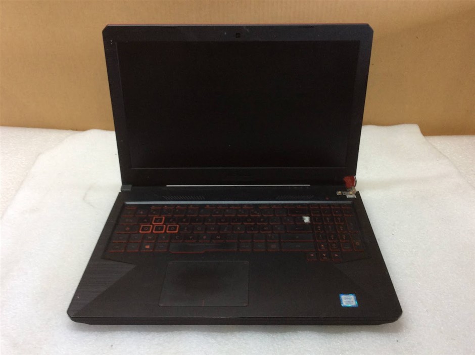 ASUS TUF GAMING FX504G laptop I5-8300H 8GBRAM 256GB Black
