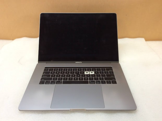 Apple MacBook Pro(A1707)(EMC3162) Laptop i7-7820HQ 16GBRAM/500GB