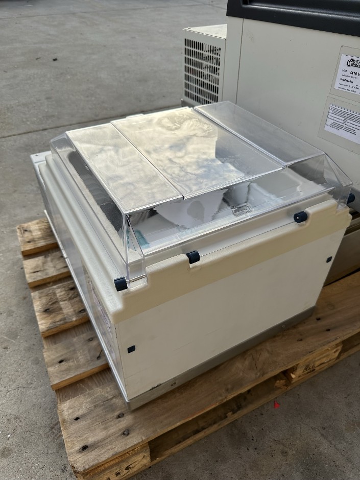 <p>Staff Ice V410 V Benchtop Gelato Display</p>