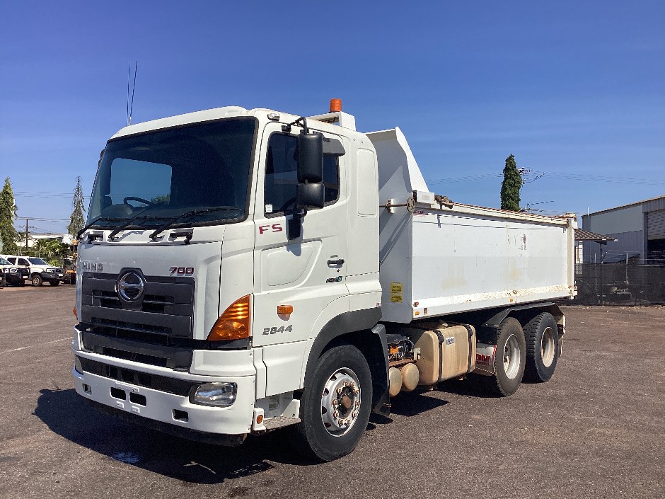 2016 Hino FS 700 6x4 Tipper