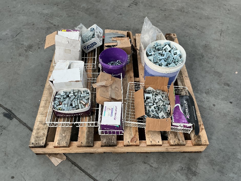 <p>Pallet Mixed Bolts,Brackets,Fasteners</p>