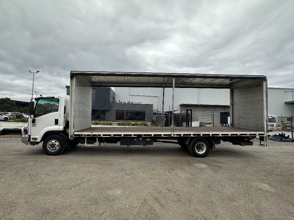 2015 Isuzu FRR 500 4x2 Curtainsider