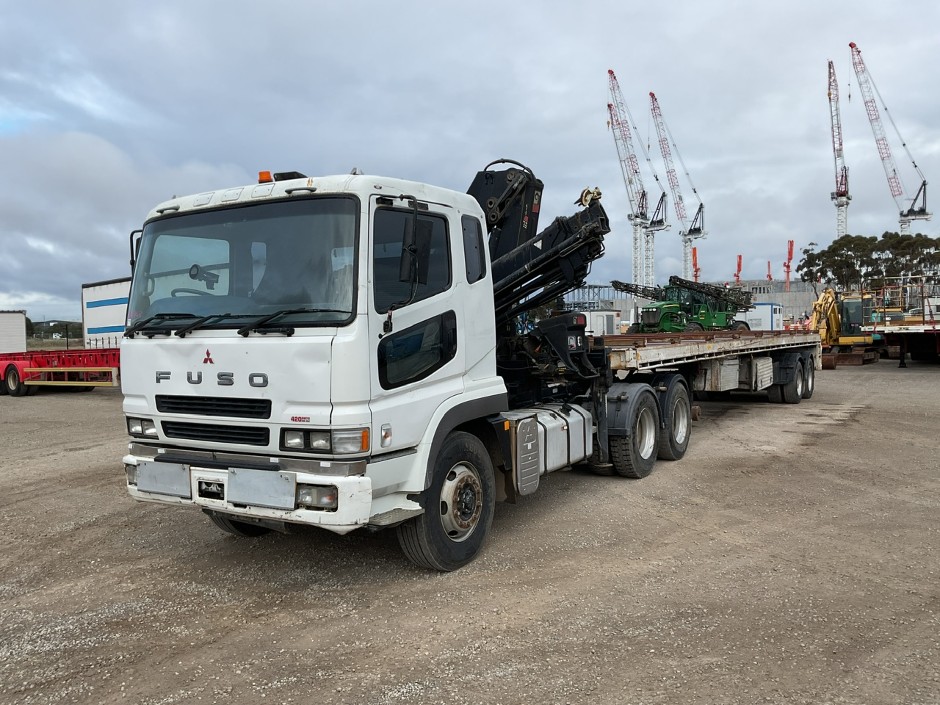 2010 Mitsubishi FV500 6x4 Prime Mover/Fruehauf Flat Deck Trailer