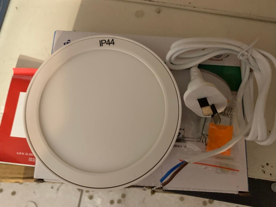 <p>15 x Gulite 9W LED Down Lights, 9W (Unused)</p>