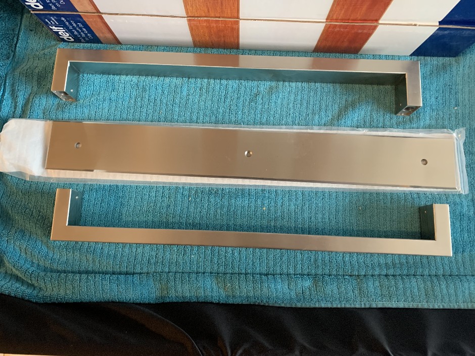 <p>2 x Sets of SS Back to Back Pull Handle on Plate Sets (Unused)</p>