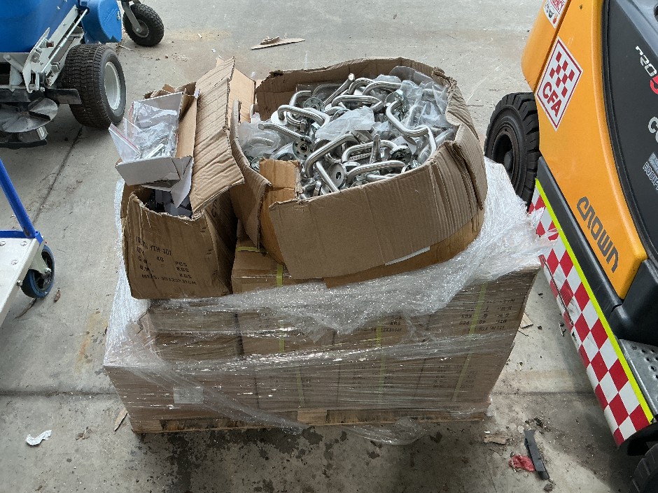 1 x Pallet Door handles/Hingers/Strikers & Hardware