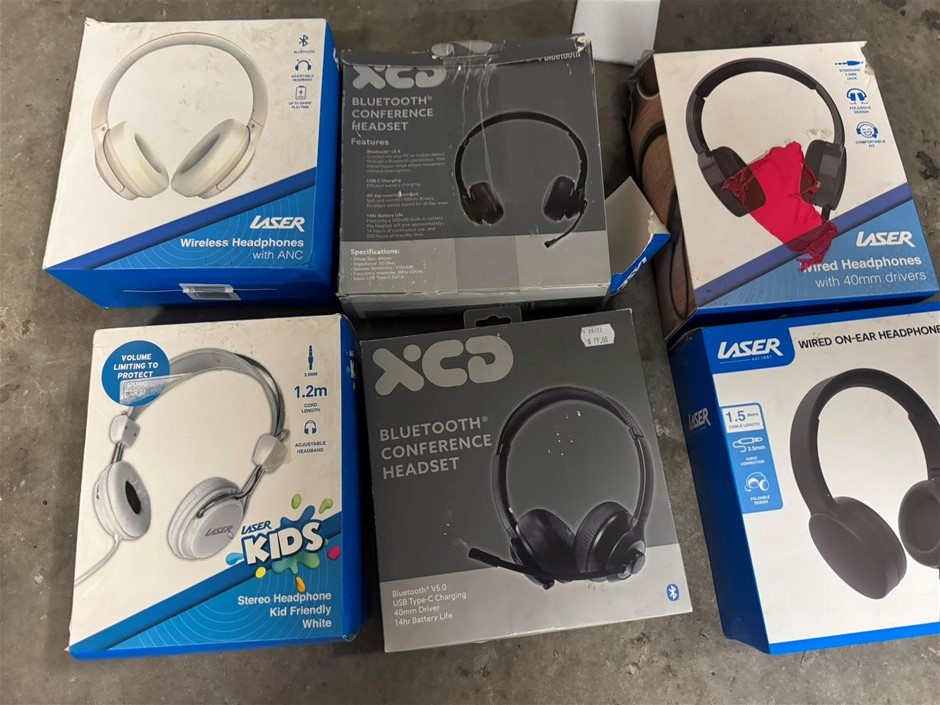 CLOSING DOWN SALE: Mixed lot of bluetooth and wired headsets