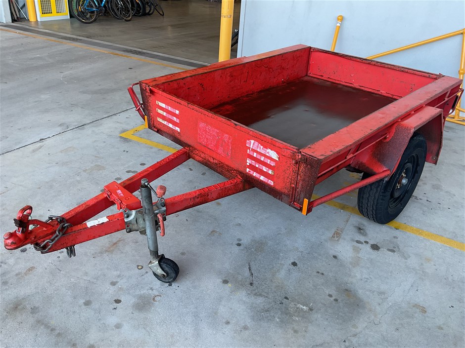 <p>Unknown  Unknown  Box Single Box Trailer</p>