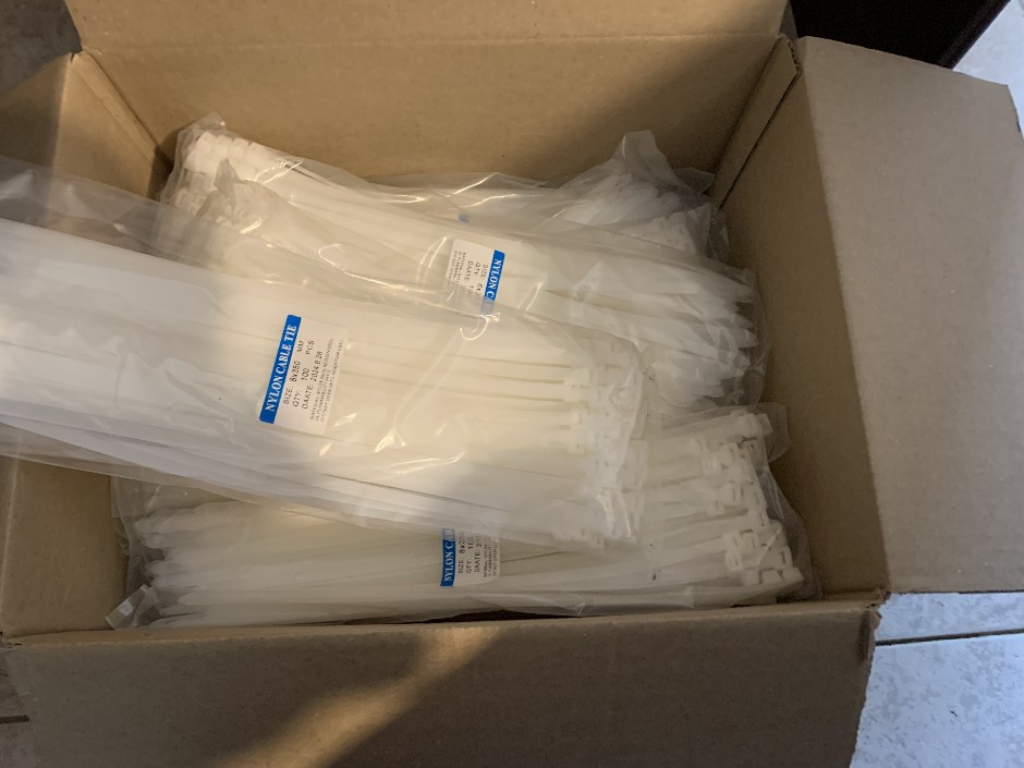 <p>18 x Packets of Nylon Cable Ties, 100 per Packet (Unused)</p>