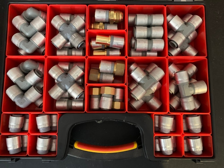 <p>1 x Quality Large Sized Carry Case with Buteline Joiners (Unused)</p>