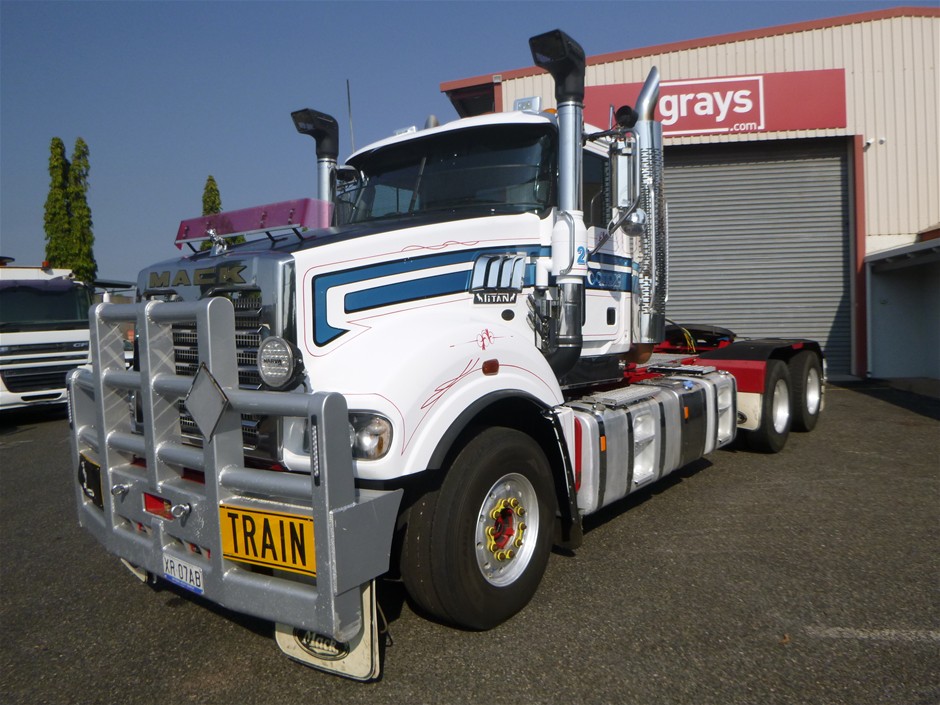 2020 Mack CLXT 6 x 4 Prime Mover Truck