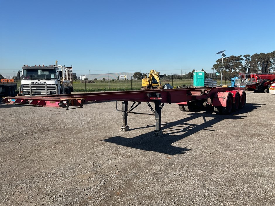<p>1995 Freighter ST3 Triaxle Skeletal Trailer</p>