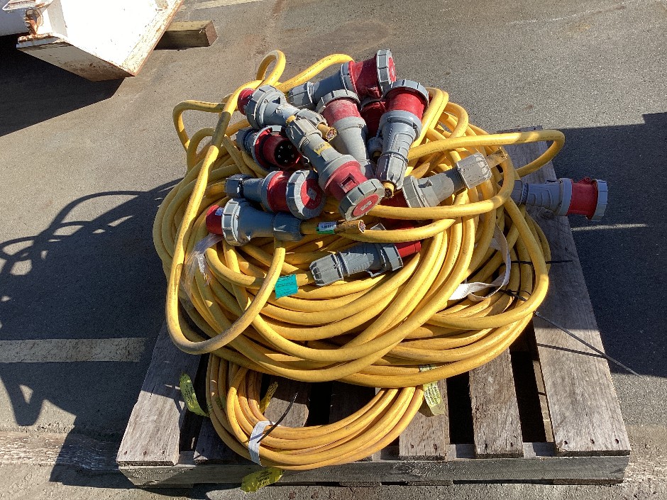 <p>Qty Heavy Duty Industrial 3 Phase Extension Leads x 1 Pallet</p>