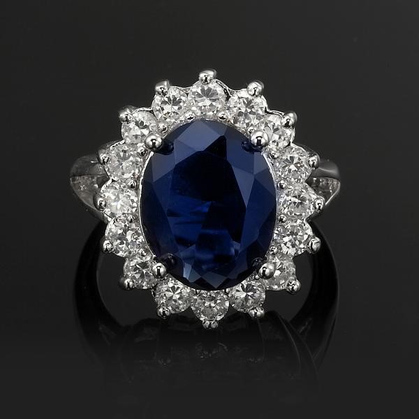 Replica Royal Ring - 16 Simulated Diamonds - US Size 7