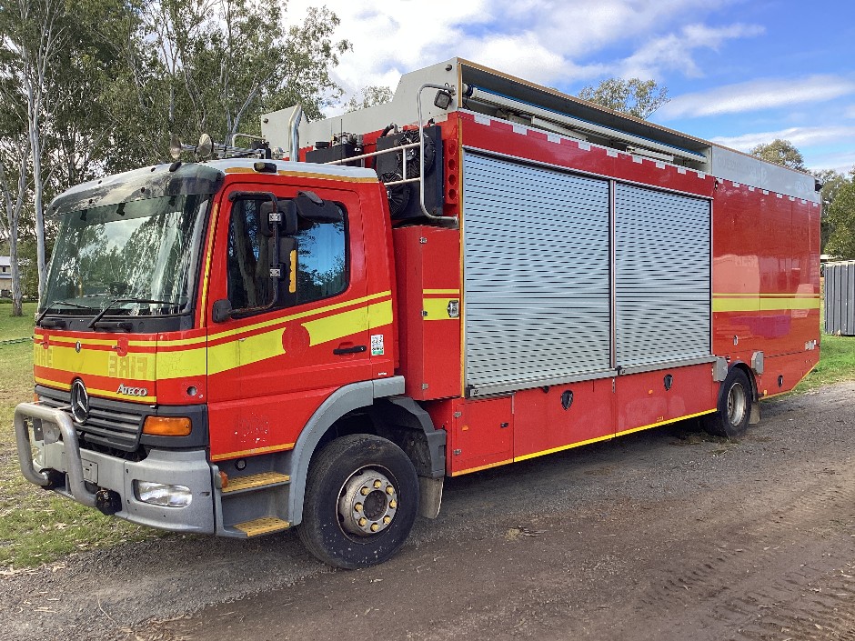 **ENCUMB**2002 Mercedes Benz Fire Service 4x2 Service Truck