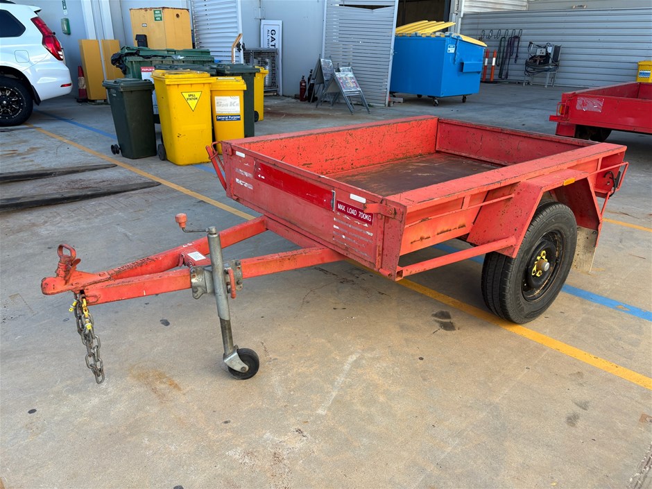<p>Single Box Trailer</p>