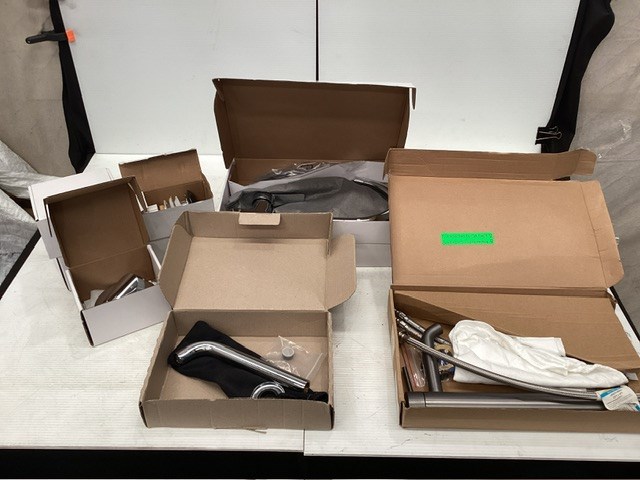 Assorted Sink And Tap Wear