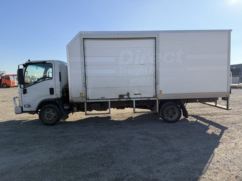 2017 Isuzu NPR 75 190 4x2 Pantech