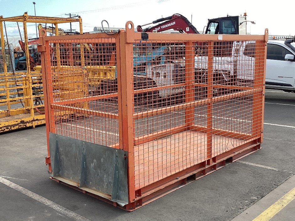 <p>Double Width Welded Wire Mesh Pallet Cage</p>