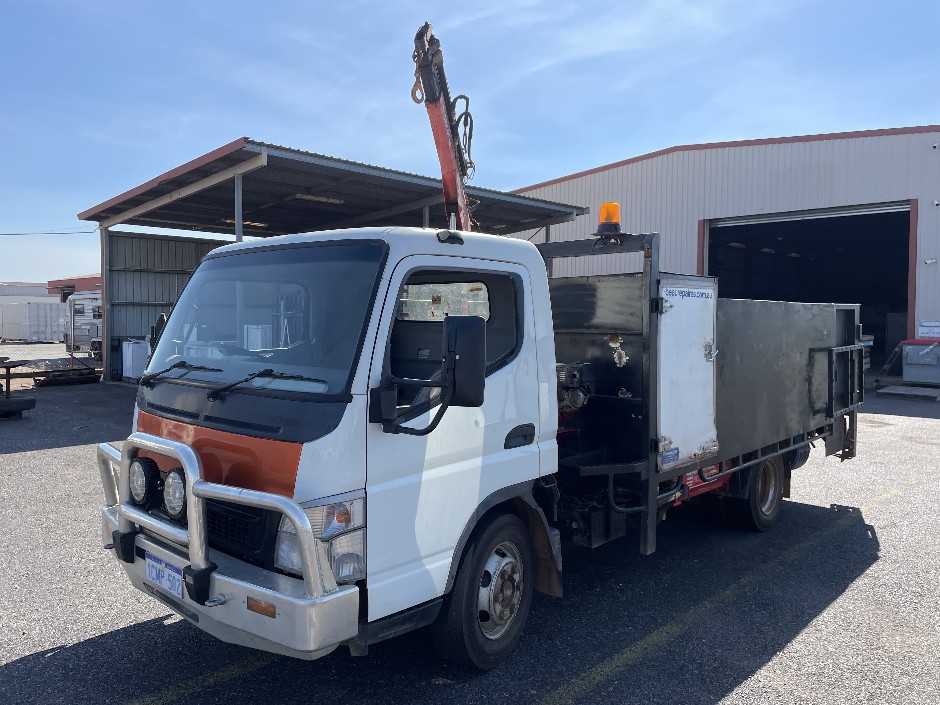 2006 Mitsubishi Canter    Crane Truck