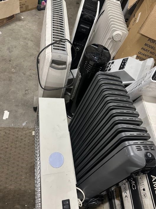CLOSING DOWN SALE: Large quantity of audio and video sockets