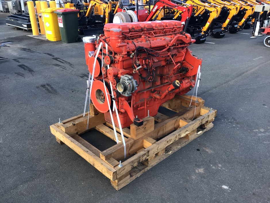 Red Scania DC13 072A 6 Cyl. Engine