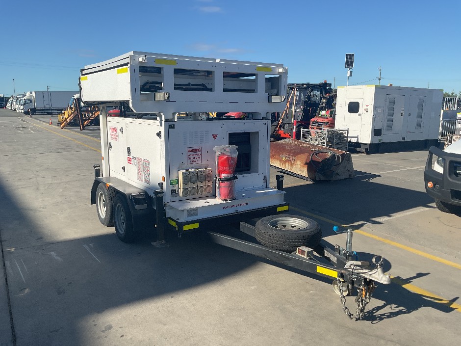 <p>3 KW DC24V Hybrid Solar Trailer</p>