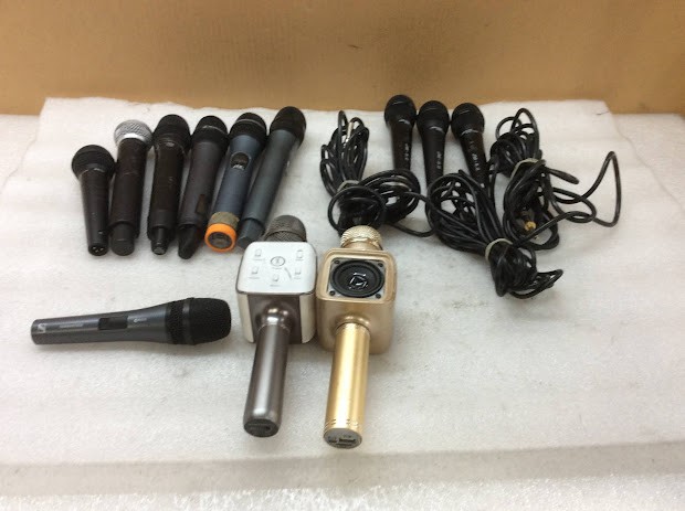 Mix Brand and Model Wired/Wireless Microphones (Lot of 12)