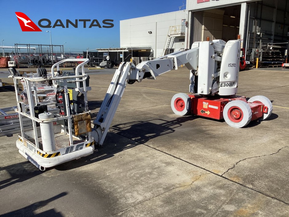 2000 JLG E300AJP Articulating Electric Boom Lift