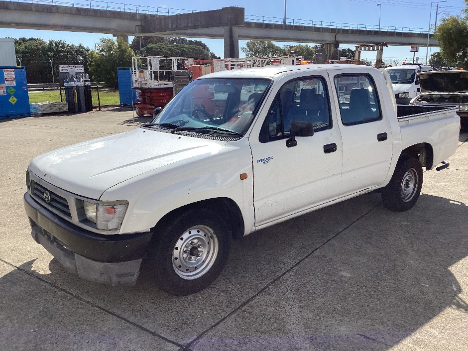 2000 Toyota Hilux  Petrol Dual Cab Ute