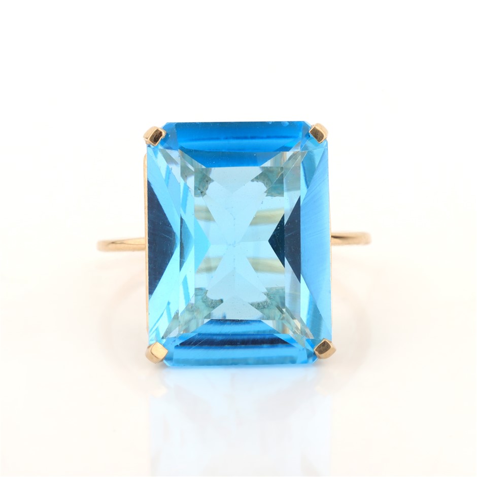 9ct Yellow Gold Natural Swiss Blue Topaz Ring